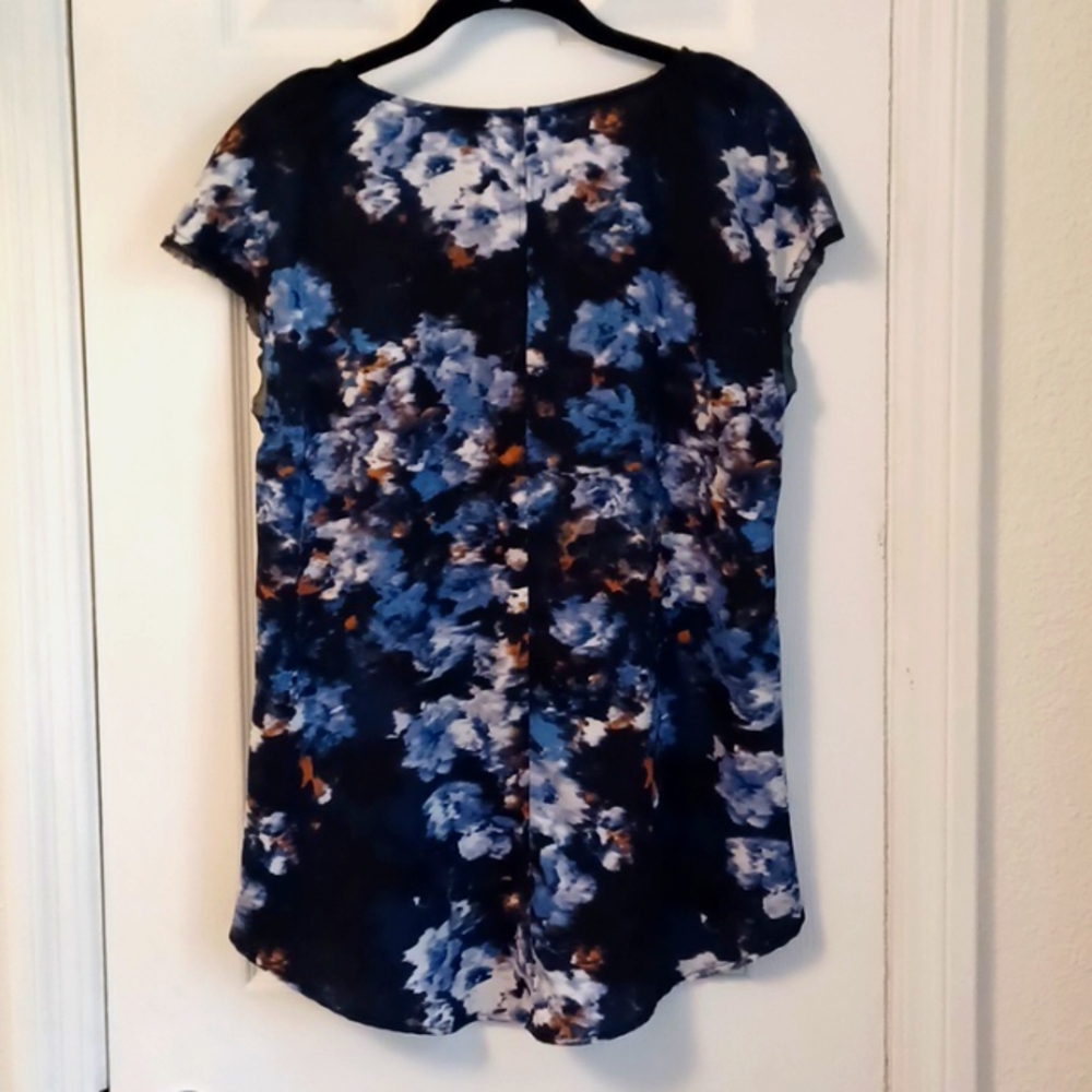 Simply Vera by Vera Wang Blue & Black Floral Blouse, Size Medium - Picture 3 of 13